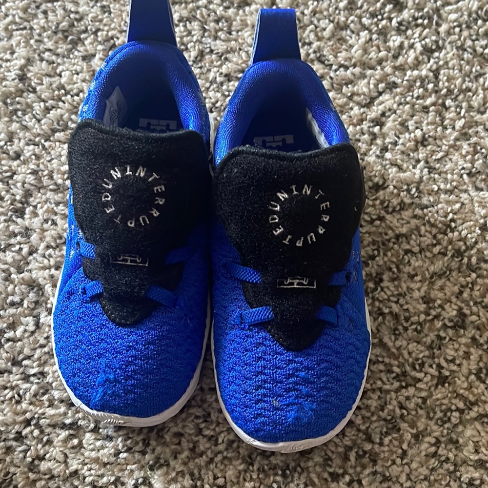 Kid’s shoe size 10c